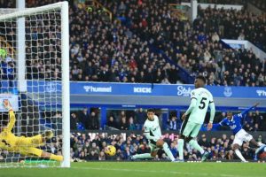 Everton 2 v 0 Chelsea:Everton beat Chelsea for third win in a row 14 131972625 doucoure main