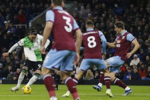Burnley 0 v 2 Liverpool Liverpool go top after hard-fought win at Burnley 7 132145001 liverpool main