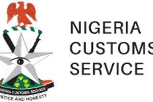 Nigeria Customs begins probe into officer caught on camera demanding N5,000 from airport passenger in Lagos airport