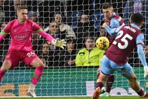 Burnley 1 v 1 Luton: Controversial late goal Caused both sides to share points 2 132293519 goall