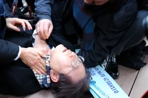 South Korean opposition leader stabbed in neck 13 South Korean opposition leader stabbed in neck