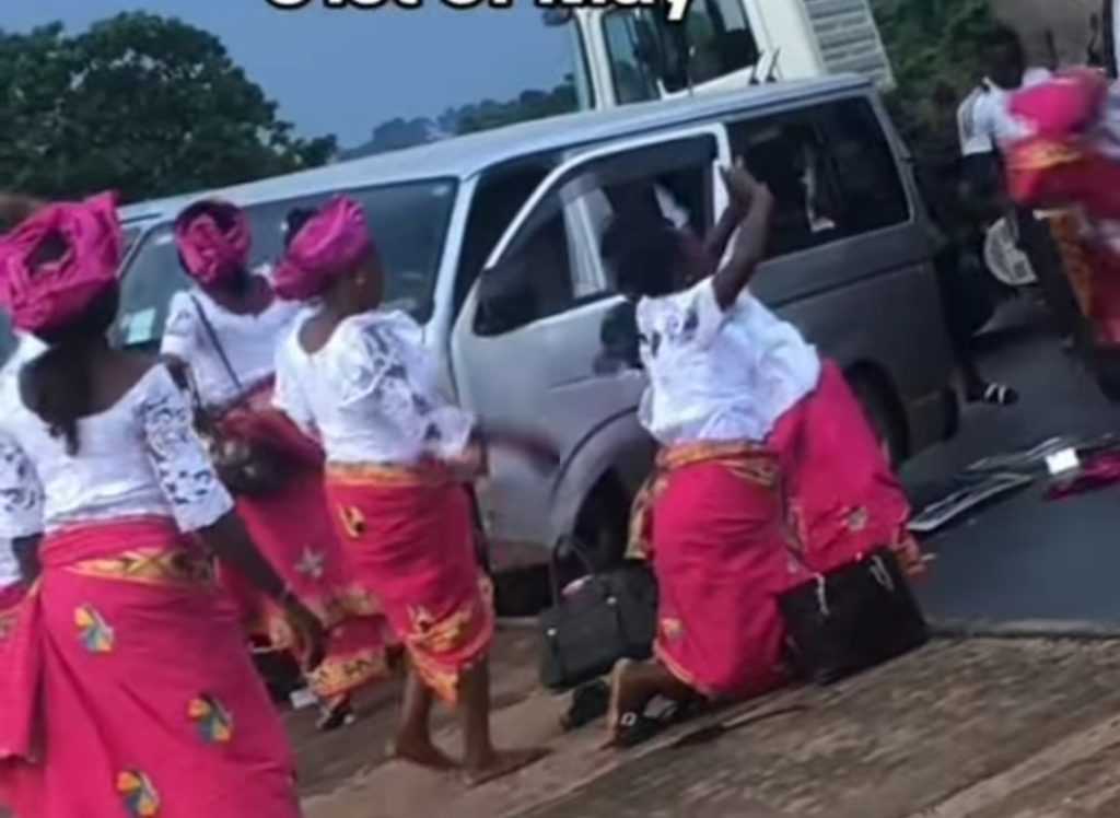 Women Returning From Burial Kneel On The Road To Thank God After A Container-laden Truck Rammed Into Their Buses 1 Women Returning From Burial Kneel On The Road To Thank God