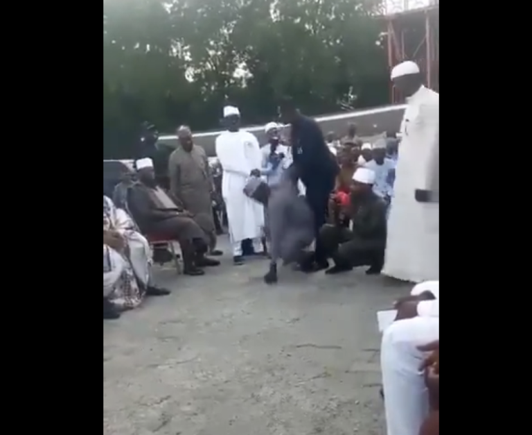 Governor of Niger State, Bago orders Security aide to slap ‘Islamic Cleric (Video) 1 Governor of Niger State, Bago orders Security aide to slap ‘Islamic Cleric