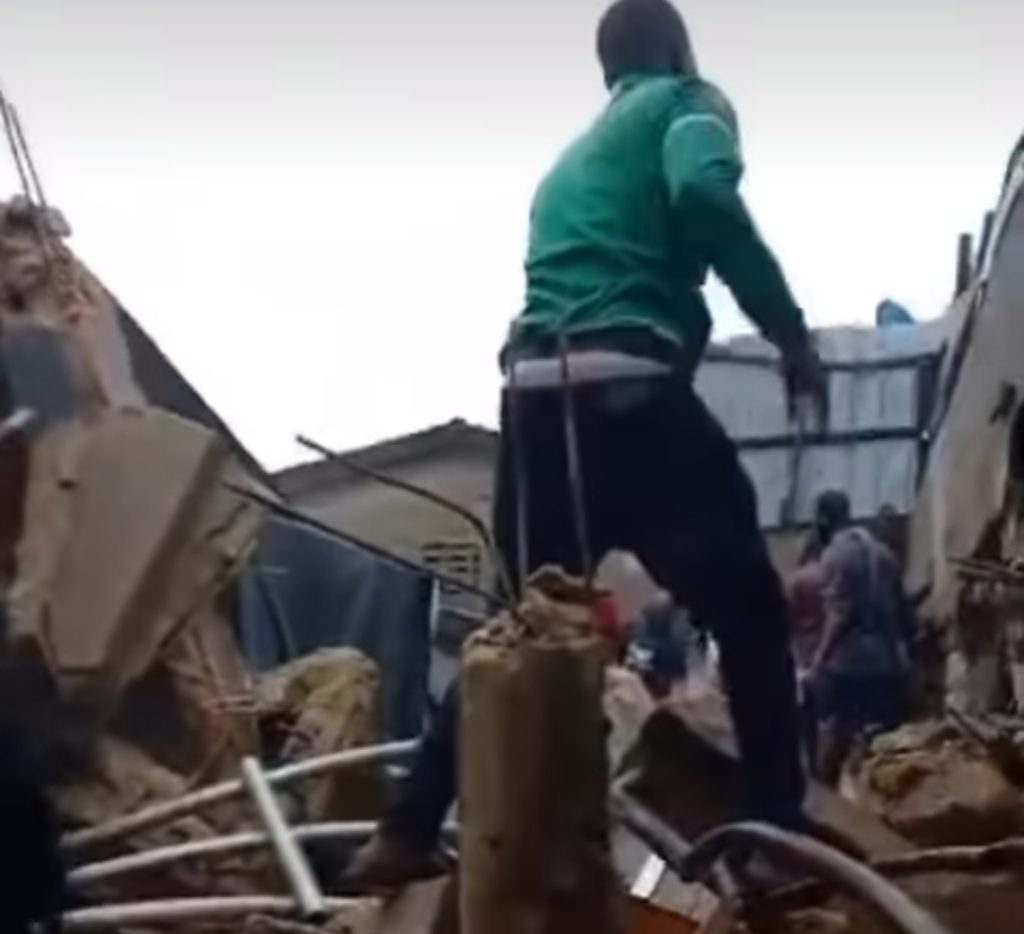 Child Feared Dead, Seven Rescued In Building Collapse In Lagos 1 Building Collapse In Lagos