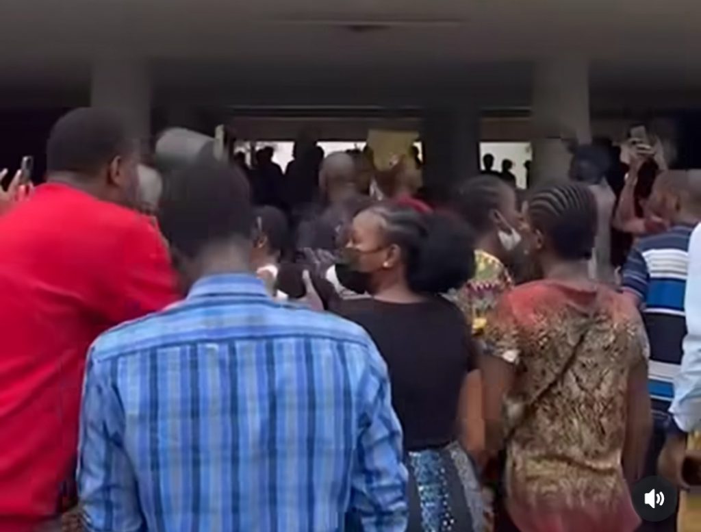 UNILAG Medical students stage peaceful protest over poor electricity (Video) 1 Screenshot 20240705 134340
