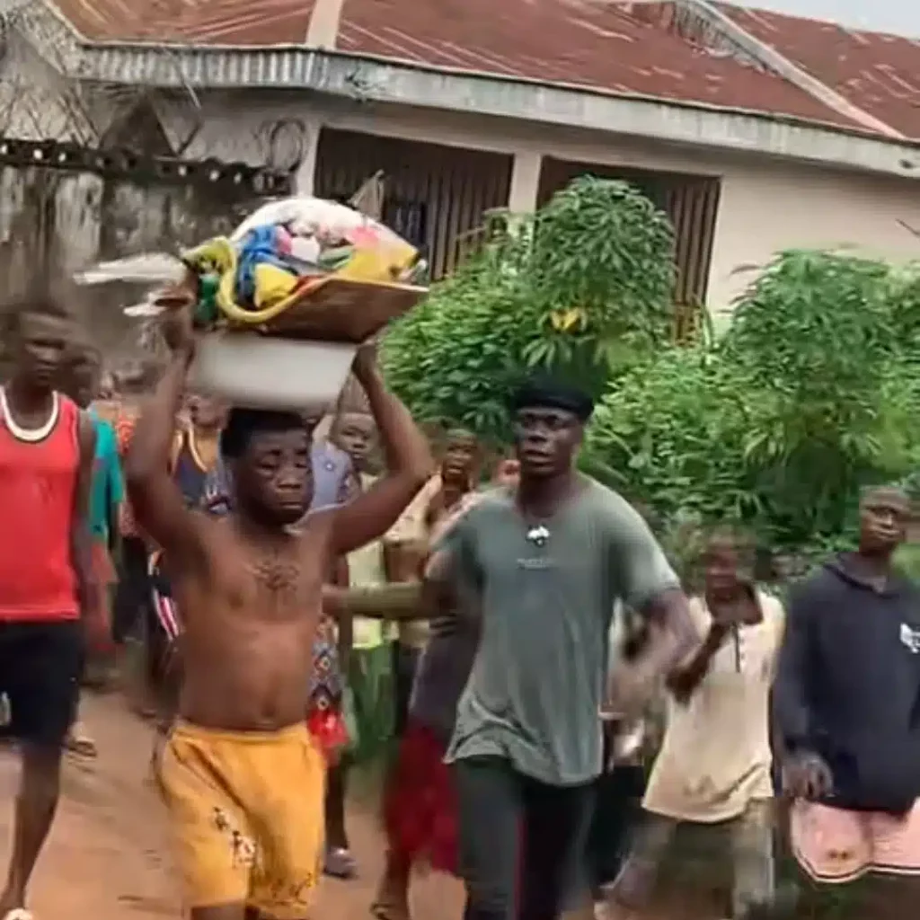 Nigerian Pastor Disgraced and Forced to Hawk After Shrine Discovered in His Home 1 Nigerian Pastor Disgraced and Forced to Hawk
