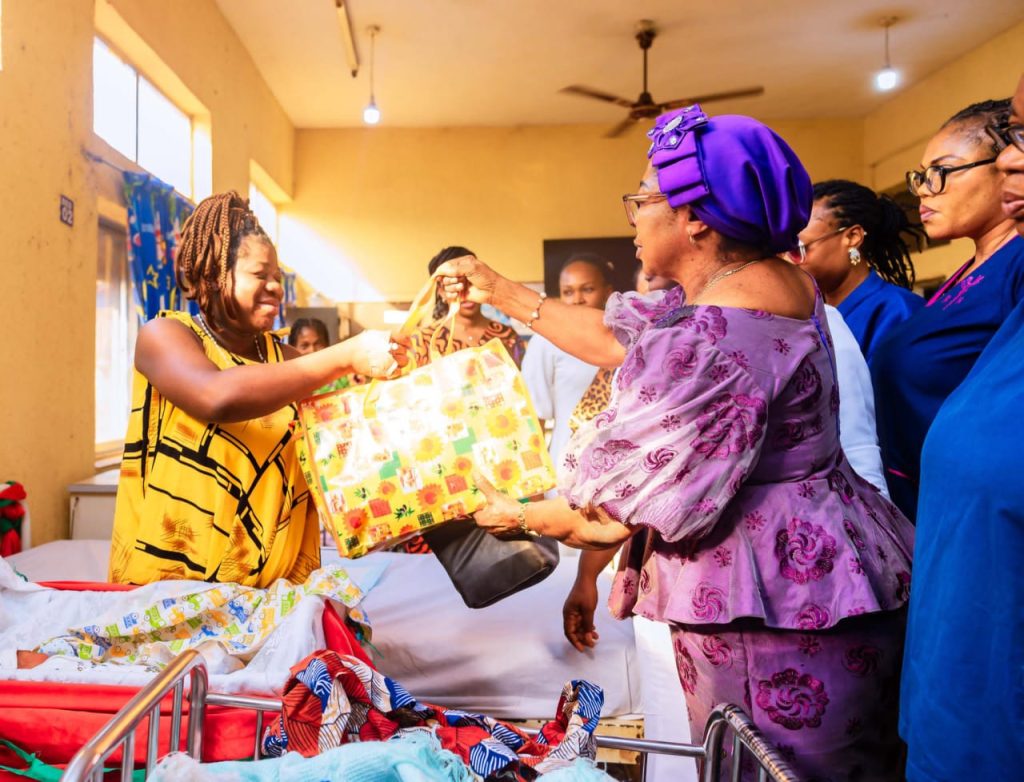 Enugu First Lady Welcomes New Year with Visit to First Baby of 2025 1 Enugu
