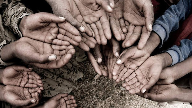 Nigeria Ranks High For Helping Strangers, Low In Charity – Report 1 Poverty