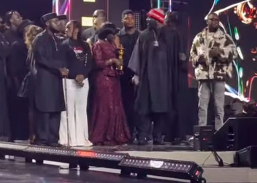 OdumoduBlvck Stuns Fans at the 17th Headies by Refusing to Leave Stage After Winning Next Rated 1 OdumoduBlvck
