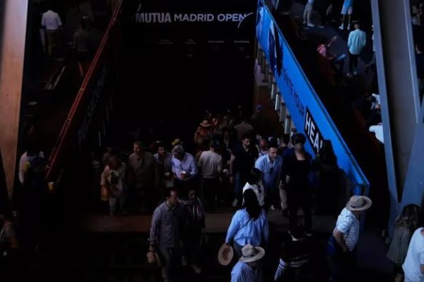 Spain Declares State of Emergency Amid Nationwide Blackout and Public Chaos 28 1000086220