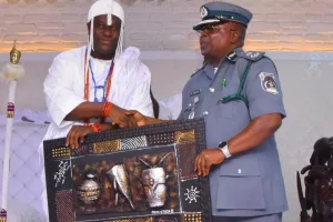 Ooni And Customs Comptroller Forge Partnership For Economic Growth 2 IMG 6667