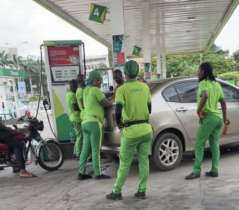 Fuel Attendants at Abuja Filling Station Protest Over ₦10,000 Salary – Strategist Reveals on X 1 1000118160