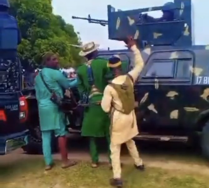 Fact-Check: Bandits in Viral Katsina Video Were Handing Over Weapons, Not Collaborating 1 Bandits in Viral Katsina Video Were Handing Over Weapons,