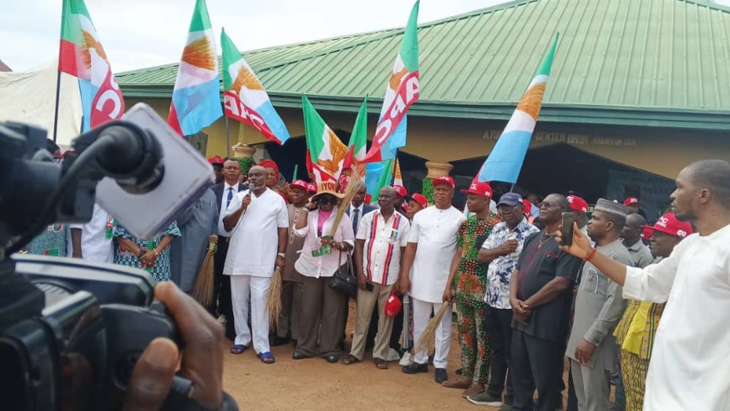 Azuka Okwuosa Joins APC Gubernatorial Candidate Dr. Nicholas Ukachukwu as Anambra Campaign Tour Kicks Off 1 1000134623