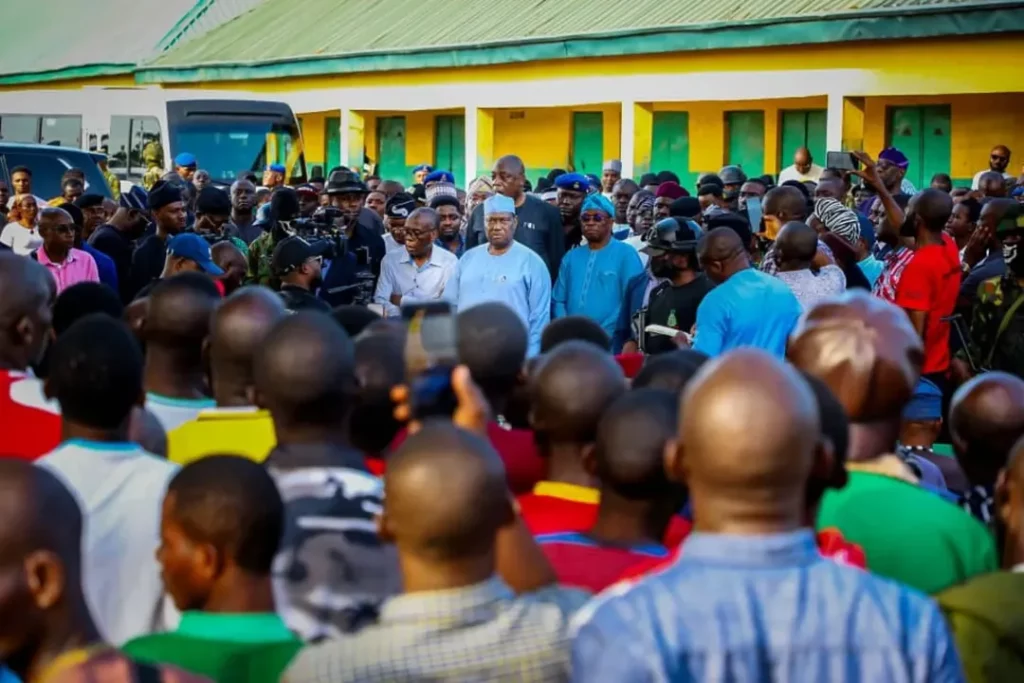 SGF, George Akume visits Yelewata in Benue State (Photos) 3 George Akume visits Yelewata in Benue State
