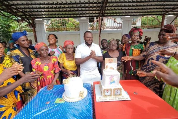 Mayor ThankGod Chibuike Anago Celebrates Birthday with Widows and Less-Privileged Women in Awka North 18 1000136148